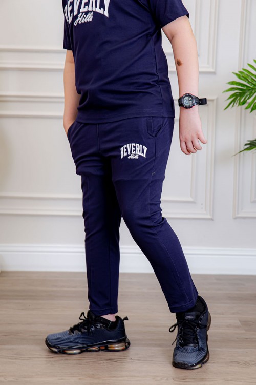 ترنج ولادي قطعتين لون كحلي تيشيرت بكتابات من الأمام و بنطلون بجيوب من الجانبين