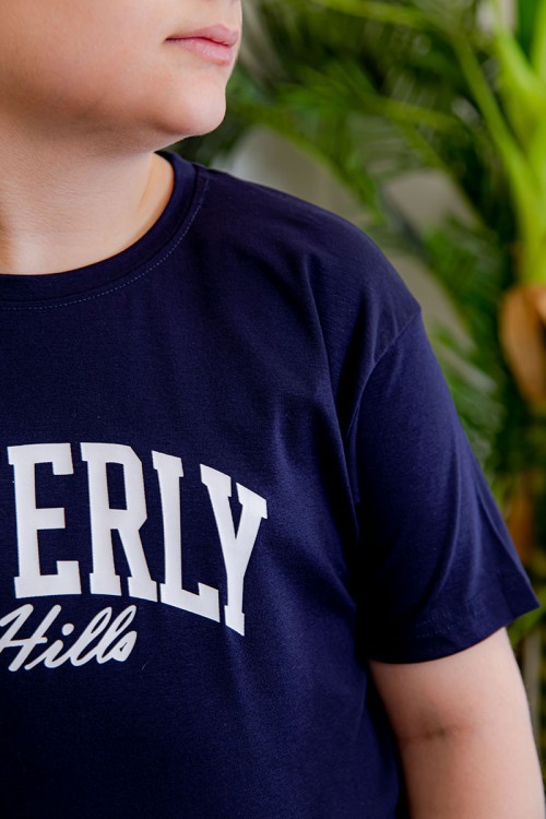 ترنج ولادي قطعتين لون كحلي تيشيرت بكتابات من الأمام و بنطلون بجيوب من الجانبين