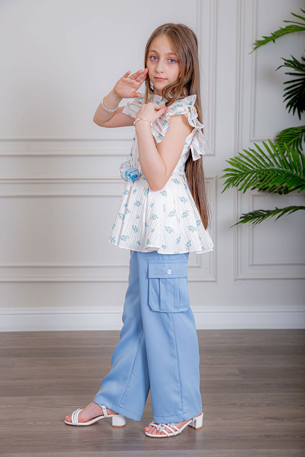 Girl's Sleeveless Blouse White And Blue