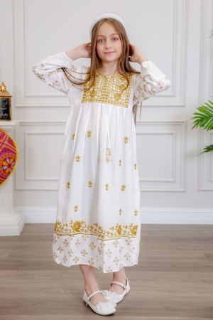 جلابية بناتي لون أبيض مزينة بتطريز ذهبي ذو أكمام طويلة و رباط من الأمام
