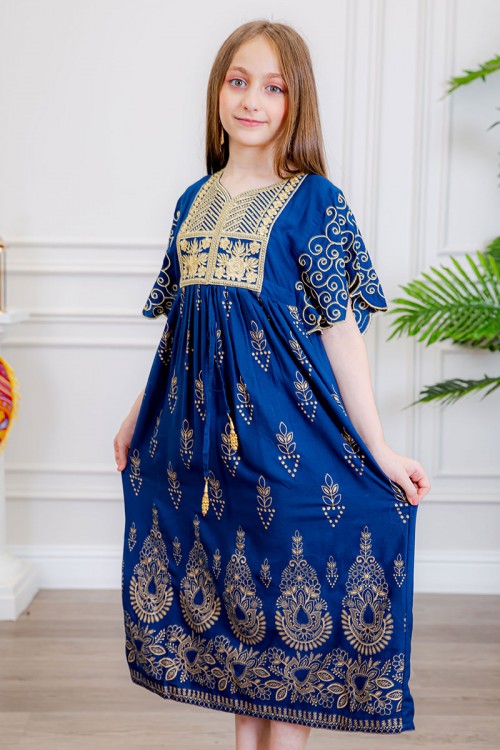 جلابية بناتي لون أزرق مزينة بتطريز ذهبي ذو أكمام ميدي و رباط  من الأمام