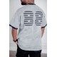 تيشيرت رجالي لون رمادي بأطراف باللون الأسود مزين بكتابات و طبعات من الأمام و الخلف