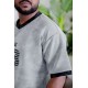 تيشيرت رجالي لون رمادي بأطراف باللون الأسود مزين بكتابات و طبعات من الأمام و الخلف