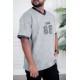 تيشيرت رجالي لون رمادي بأطراف باللون الأسود مزين بكتابات و طبعات من الأمام و الخلف