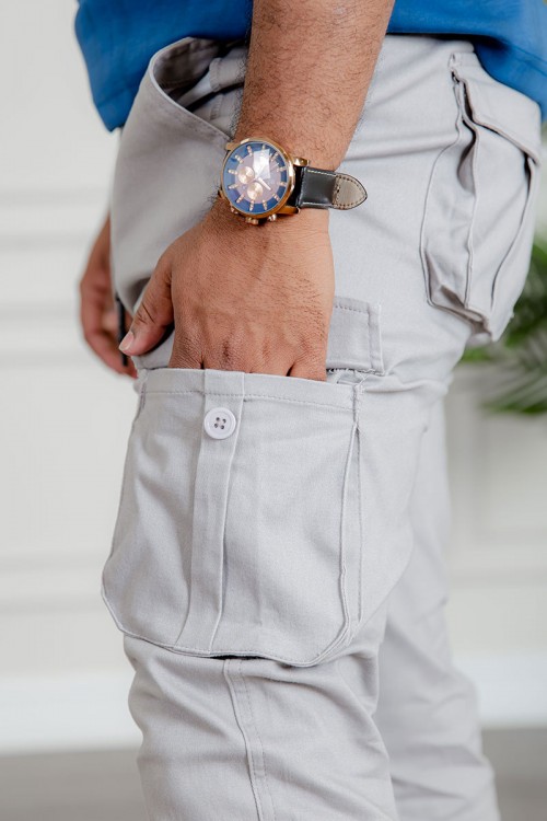 بنطلون رجالي متعدد الألوان بجيوب من الجانبين و الخلف و برباط في الخصر