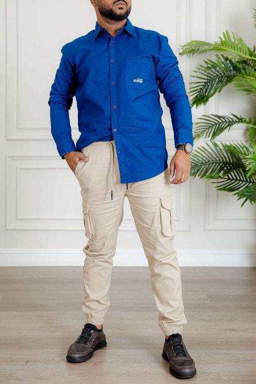 قميص رجالي لون أزرق كم طويل بأزرار من الأمام و الجانبين و بجيب من الأمام