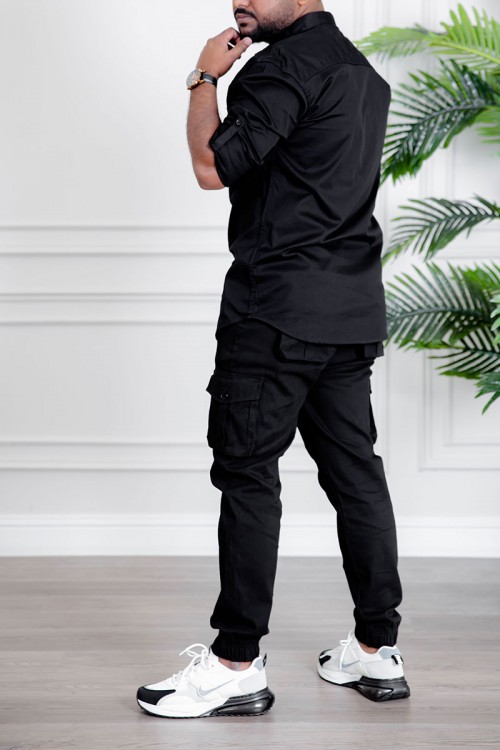 بنطلون رجالي متعدد الألوان بجيوب من الجانبين و الخلف و برباط في الخصر و زم في أسفل البنطلون