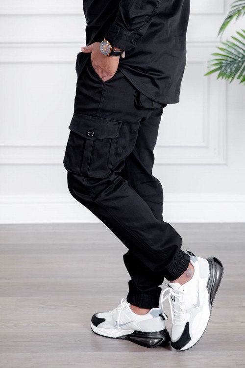 بنطلون رجالي متعدد الألوان بجيوب من الجانبين و الخلف و برباط في الخصر و زم في أسفل البنطلون