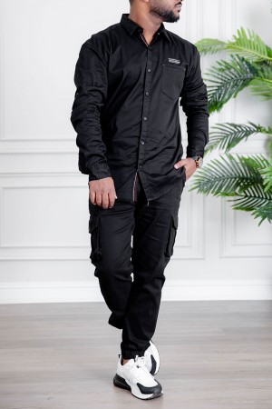 بنطلون رجالي متعدد الألوان بجيوب من الجانبين و الخلف و برباط في الخصر و زم في أسفل البنطلون