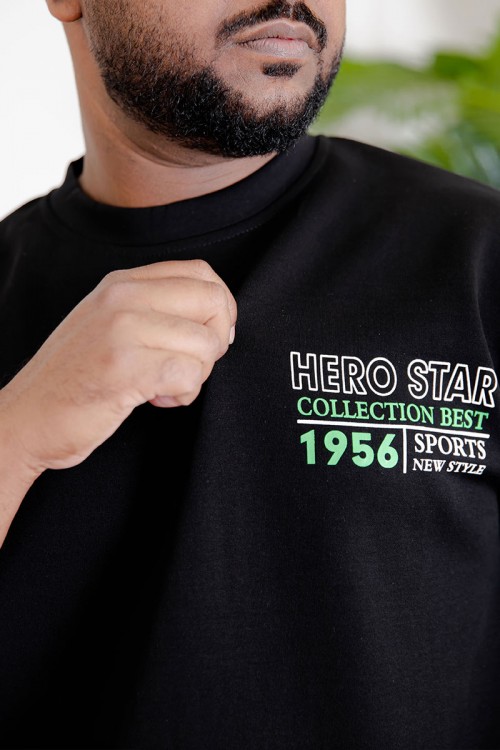 طقم رجالي قطعتين لون أسود تيشيرت بكتابات و طبعات مع بنطلون طويل بجيوب من الجانبين