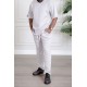 طقم رجالي قطعتين لون أبيض تيشيرت بكتابات مع بنطلون طويل بجيوب من الجانبين و الخلف و برباط في الخصر