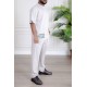 طقم رجالي قطعتين لون أبيض تيشيرت بكتابات مع بنطلون طويل بجيوب من الجانبين و الخلف و برباط في الخصر