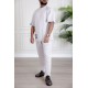 طقم رجالي قطعتين لون أبيض تيشيرت بكتابات مع بنطلون طويل بجيوب من الجانبين و الخلف و برباط في الخصر