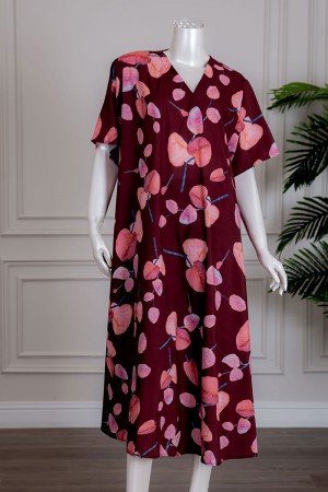 قميص نسائي متعدد الألوان مزين بطبعات من الورود بياقة سبعة و أكمام قصيرة 