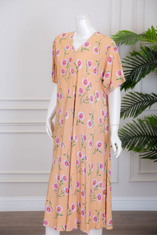 قميص نسائي متعدد الألوان مزين بطبعات من الورود بياقة سبعة و أكمام قصيرة