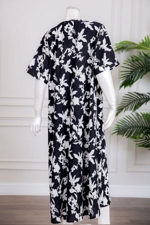 جلابية نسائية لون أسود مشجرة باللون الأبيض بياقة سبعة و أكمام قصيرة 