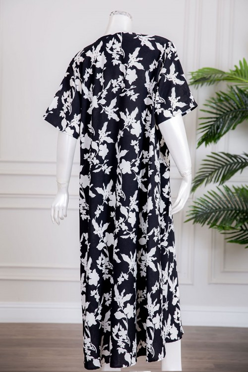 جلابية نسائية لون أسود مشجرة باللون الأبيض بياقة سبعة و أكمام قصيرة