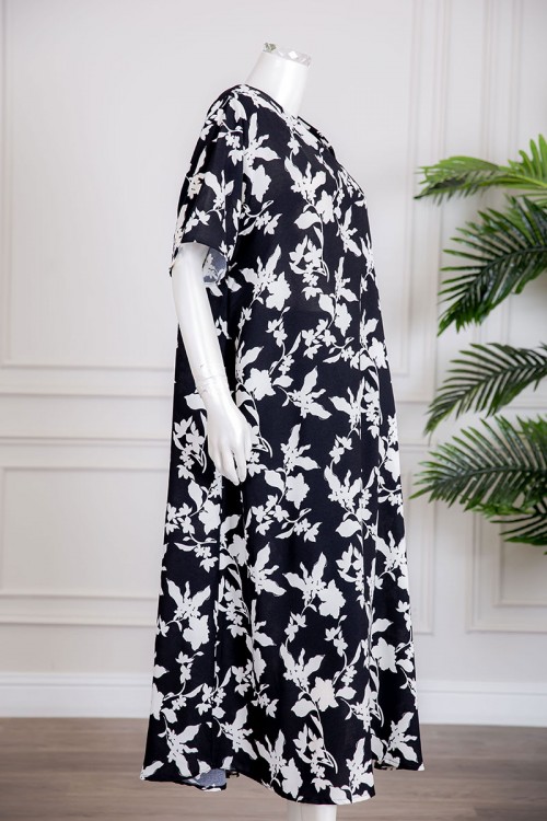 جلابية نسائية لون أسود مشجرة باللون الأبيض بياقة سبعة و أكمام قصيرة