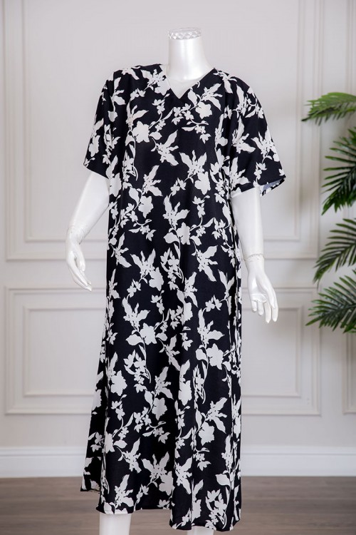 جلابية نسائية لون أسود مشجرة باللون الأبيض بياقة سبعة و أكمام قصيرة