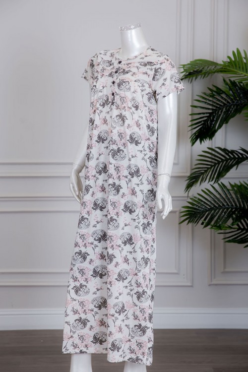 قميص نسائي لون أبيض مشجر بياقة دائرية و أزرار من الأمام ذو أكمام قصيرة