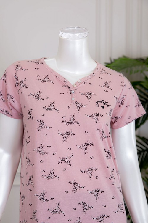 قميص نسائي لون وردي مشجر بياقة سبعة و أزرار من الأمام ذو أكمام قصيرة