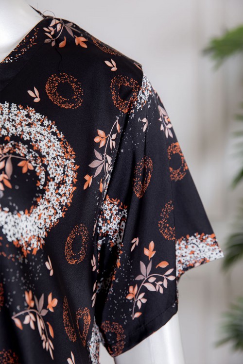 جلابية نسائية متعددة الألوان بياقة سبعة و أكمام قصيرة