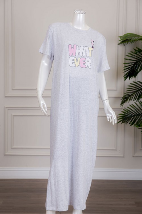 قميص نسائي جامبو لون رصاصي بياقة دائرية مزين بكتابات و طبعات من الأمام ذو أكمام قصيرة