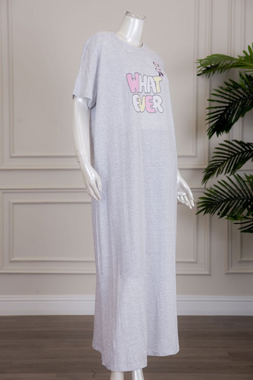 قميص نسائي جامبو لون رصاصي بياقة دائرية مزين بكتابات و طبعات من الأمام ذو أكمام قصيرة