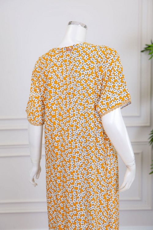 قميص نسائي طويل لون أصفر بياقة دائرية مزين بالورود ذو أكمام قصيرة