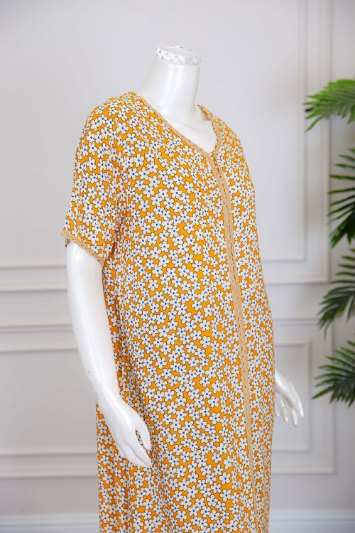 قميص نسائي طويل لون أصفر بياقة دائرية مزين بالورود ذو أكمام قصيرة