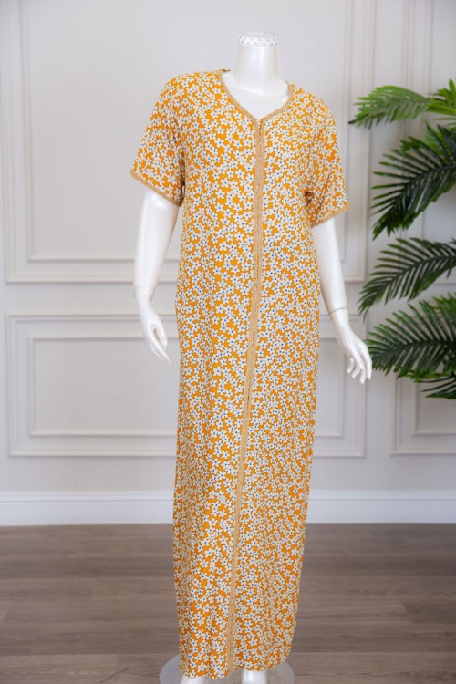 قميص نسائي طويل لون أصفر بياقة دائرية مزين بالورود ذو أكمام قصيرة