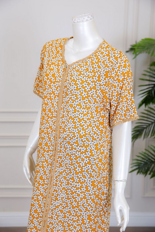 قميص نسائي طويل لون أصفر بياقة دائرية مزين بالورود ذو أكمام قصيرة