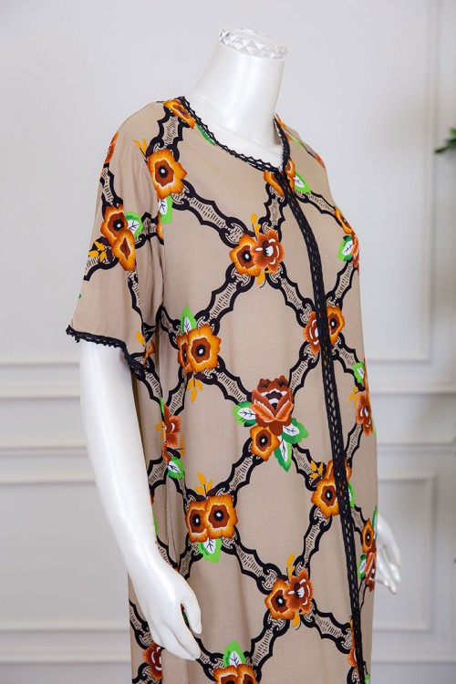 قميص نسائي طويل لون أصفر بياقة دائرية مزين بالورود ذو أكمام قصيرة