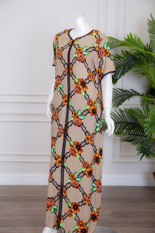 قميص نسائي طويل لون أصفر بياقة دائرية مزين بالورود ذو أكمام قصيرة