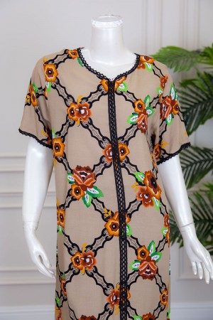 قميص نسائي طويل لون أصفر بياقة دائرية مزين بالورود ذو أكمام قصيرة 