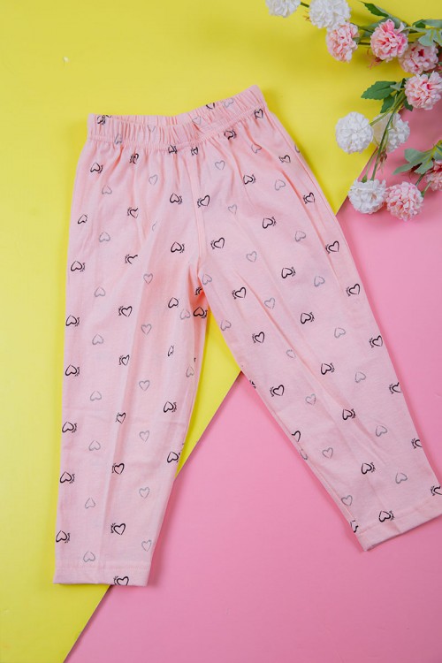 بيجامة بناتي قطعتين لون وردي تيشيرت و بنطلون طويل مزينة بكتابات و طبعات قلوب