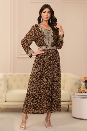 جلابية نسائية تايجر مزينة بتطريز في الياقة و أطراف الأكمام و بحزام في الخصر 