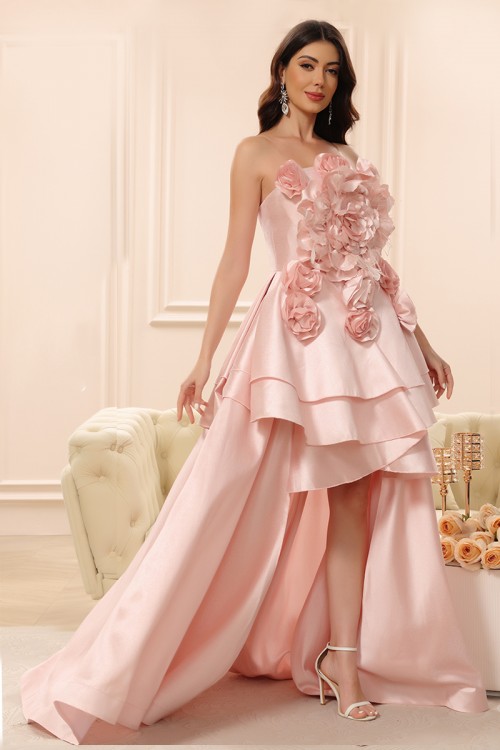 فستان نسائي لون وردي بدون أكمام قصير من الأمام و ذيل طويل من الخلف مزين بالورود