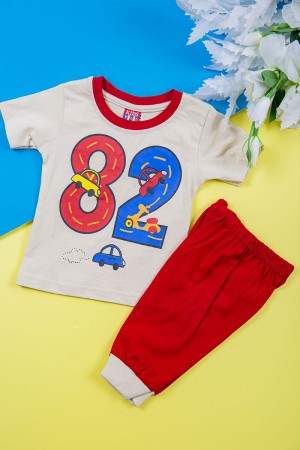 طقم ولادي قطعتين تيشيرت لون بيج مزين برسومات و كتابات من الأمام مع بنطلون طويل لون أحمر بزم في الأسفل 