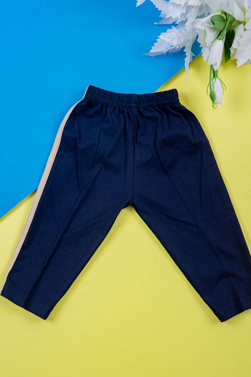 طقم ولادي قطعتين تيشيرت لون بيج مزين بكتابات و رسومات من الأمام مع بنطلون طويل لون كحلي