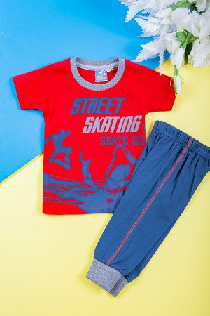 طقم ولادي قطعتين تيشيرت لون أحمر مزين بكتابات و رسومات من الأمام مع بنطلون طويل لون أزرق بزم في الأسفل 