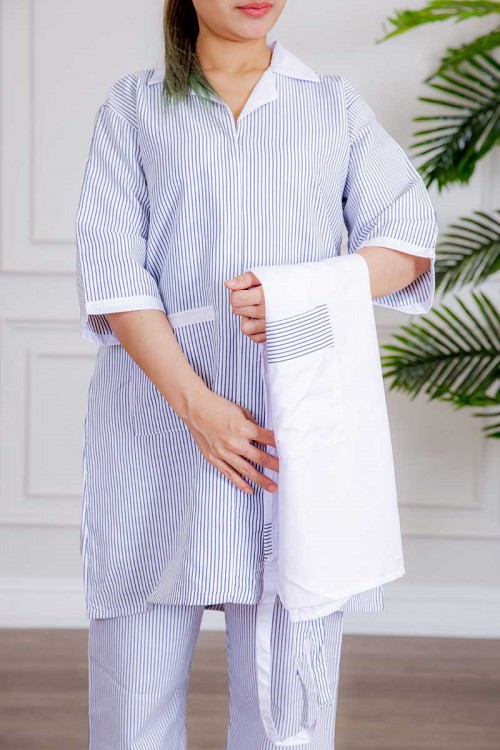 زي عاملة 3 قطع متعددة الألوان بلوزة طويلة بياقة مطوية و جيوب من الأمام ذو أكمام ميدي و بنطلون طويل و مريلة منفصلة