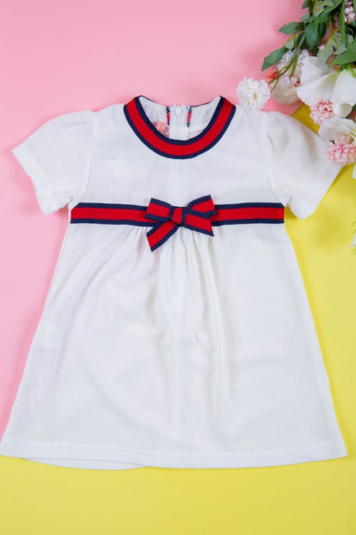 بيجامة بناتي قطعتين لون وردي تيشيرت و بنطلون طويل مزينة بكتابات و طبعات قلوب