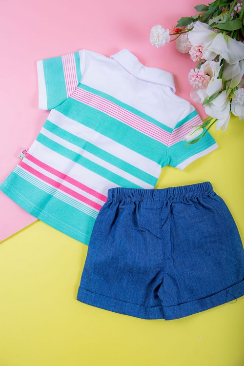 طقم بناتي قطعتين بلوزة مخططة متعدده الالوان بأزرار من الأمام مع شورت جينز بخصر مطاطي و جيوب من الجانبين