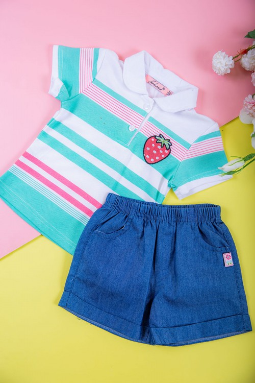 طقم بناتي قطعتين بلوزة مخططة متعدده الالوان بأزرار من الأمام مع شورت جينز بخصر مطاطي و جيوب من الجانبين