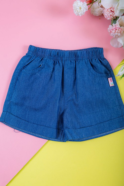 طقم بناتي قطعتين بلوزة مخططة متعدده الالوان بأزرار من الأمام مع شورت جينز بخصر مطاطي و جيوب من الجانبين