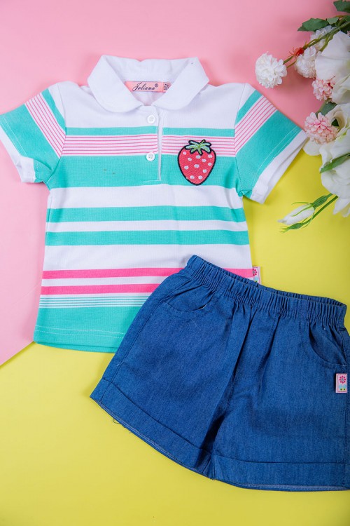 طقم بناتي قطعتين بلوزة مخططة متعدده الالوان بأزرار من الأمام مع شورت جينز بخصر مطاطي و جيوب من الجانبين