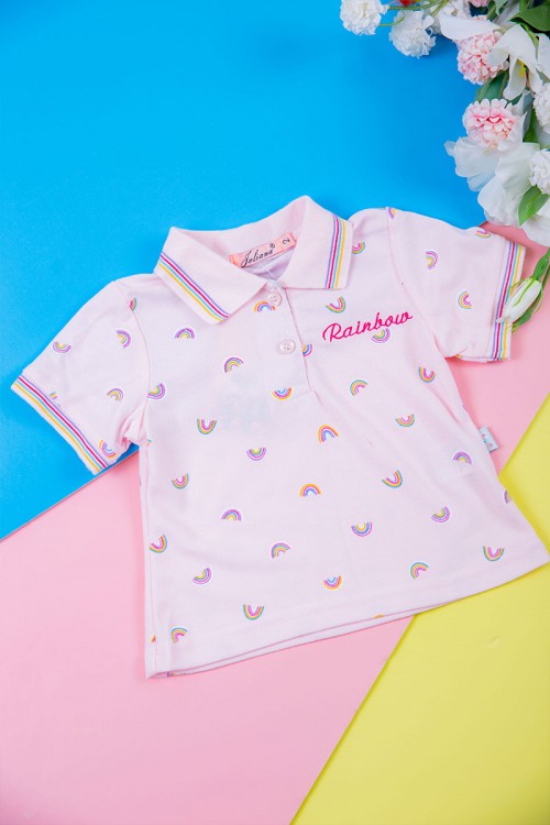 طقم بناتي قطعتين بلوزة متعدد الالوان مزينة بكتابات و رسومات مع شورت  بخصر مطاطي و جيوب من الجانبين