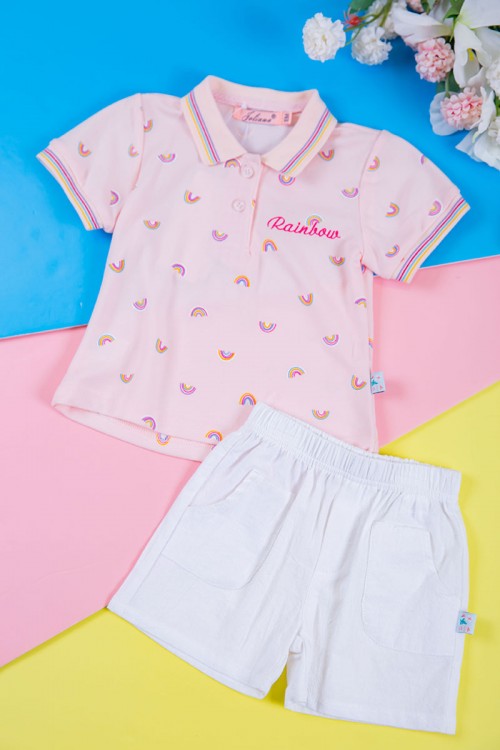 طقم بناتي قطعتين بلوزة مخططة متعدده الالوان بأزرار من الأمام مع شورت جينز بخصر مطاطي و جيوب من الجانبين