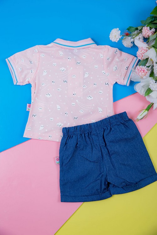 طقم بناتي قطعتين بلوزة مخططة متعدده الالوان بأزرار من الأمام مع شورت جينز بخصر مطاطي و جيوب من الجانبين